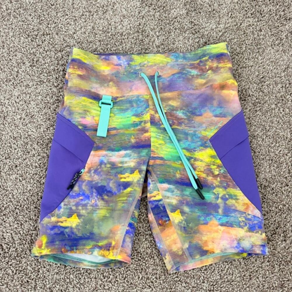 Lululemon Cargo‎ Super-High-Rise Hiking Shorts Altered Nature Multi Women's 10